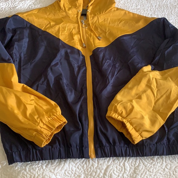 Wind breaker - Picture 3 of 5